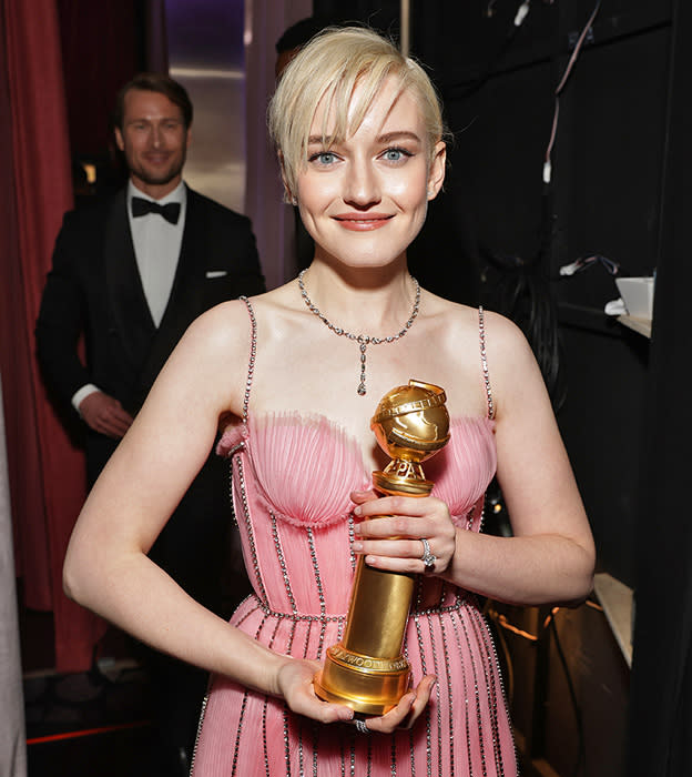 julia garner globos de oro 2023