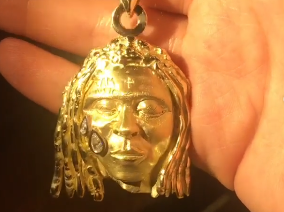 A gold pendant depicting US rapper Lil Wayne: Instagram/Joy BC