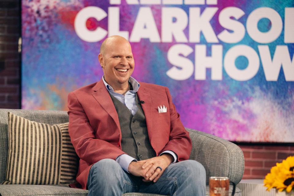 East Taunton resident Jon Jacobs, founder of Rawkstars, Inc., filmed an episode of The Kelly Clarkson Show on May 19, 2022. The episode with the feature segment on Jacobs and Rawkstars will air Monday, June 6, 2022.