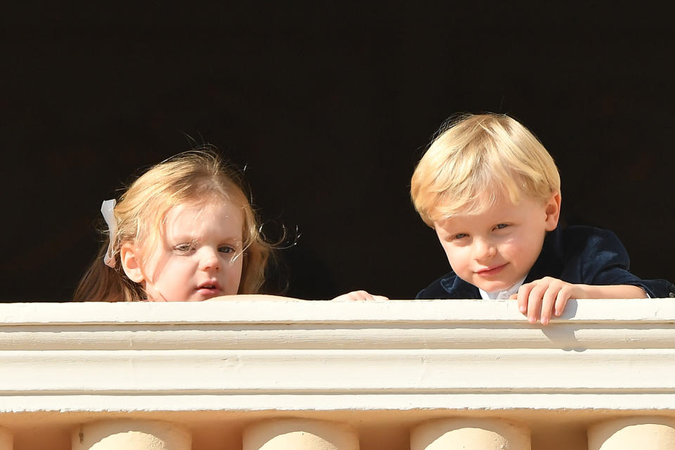 Gabriella und Jacques blicken neugierig in die Menge. (Bild: Getty Images)