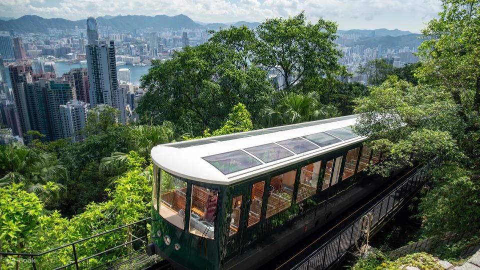 Victoria Peak Tram and Sky Terrace 428 Ticket in Hong Kong. (Photo: Klook SG)
