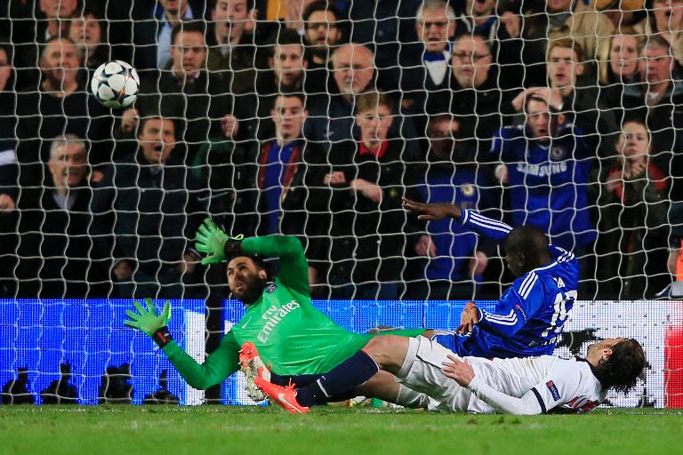 Chelsea's Demba Ba (2nd R) scores a goal past PSG's goalkeeper Salvatore Sirigu (L) during their UEFA Champions League quarter-final second leg match, at Stamford Bridge in London, on April 8, 2014