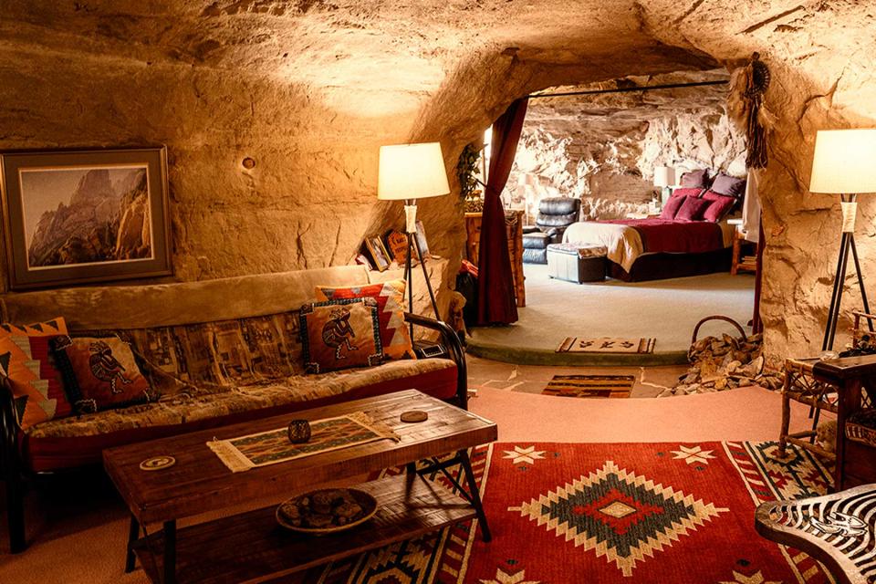 Diese gemütliche Höhle 15 Meter unter der Erde bietet einen buchstäblichen und auch sprichwörtlichen Rückzugsort für Politikverdrossene (Bild: Hotels.com)