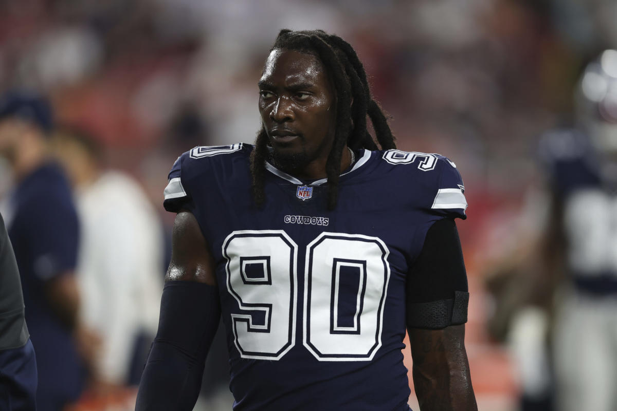 Cowboys DE DeMarcus Lawrence out 6-8 with broken foot