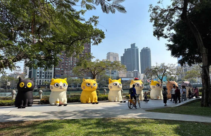 在愛河風景區河西路還可見黃阿瑪等相關裝置作品。（圖／高雄市觀光局提供）