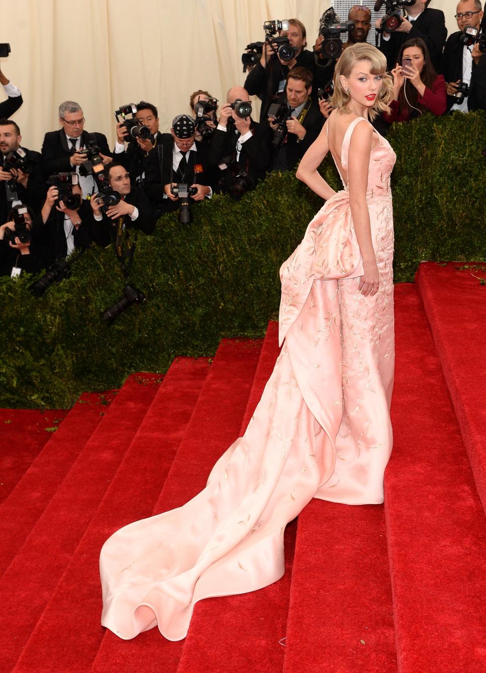 Taylor Swift in Oscar de la Renta at the 2014 Met Gala