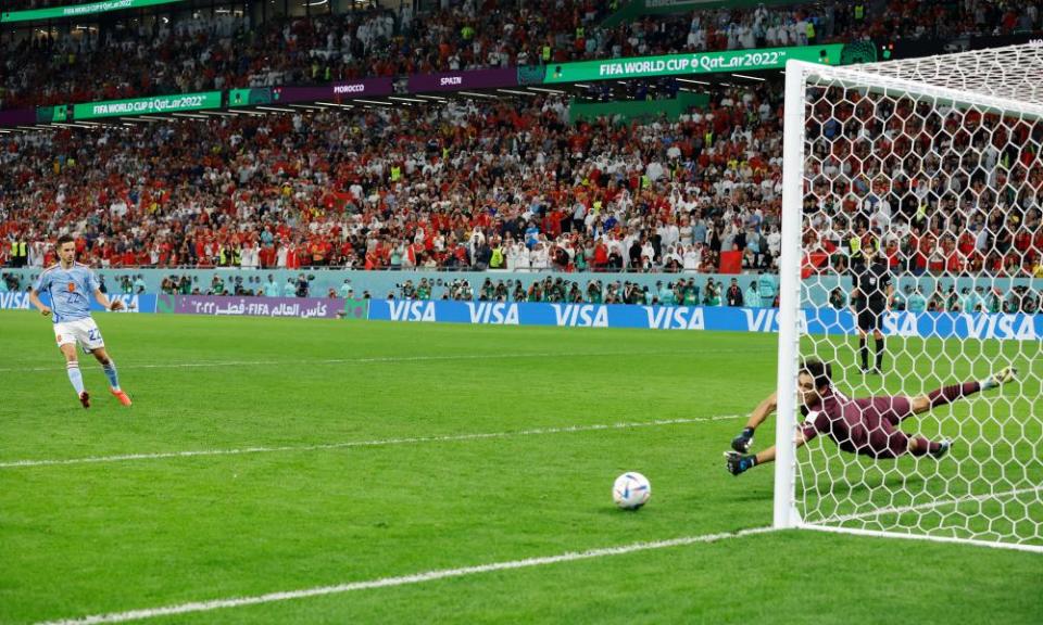 Pablo Sarabia’s penalty comes back off the post.