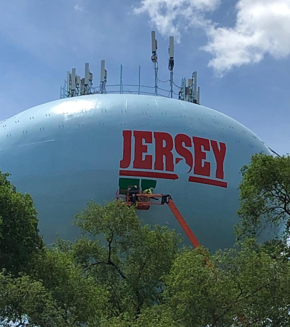 A 2-million-gallon elevated water storage tank at Oak and Main roads in Vineland.
(Photo: Deborah M. Marko)