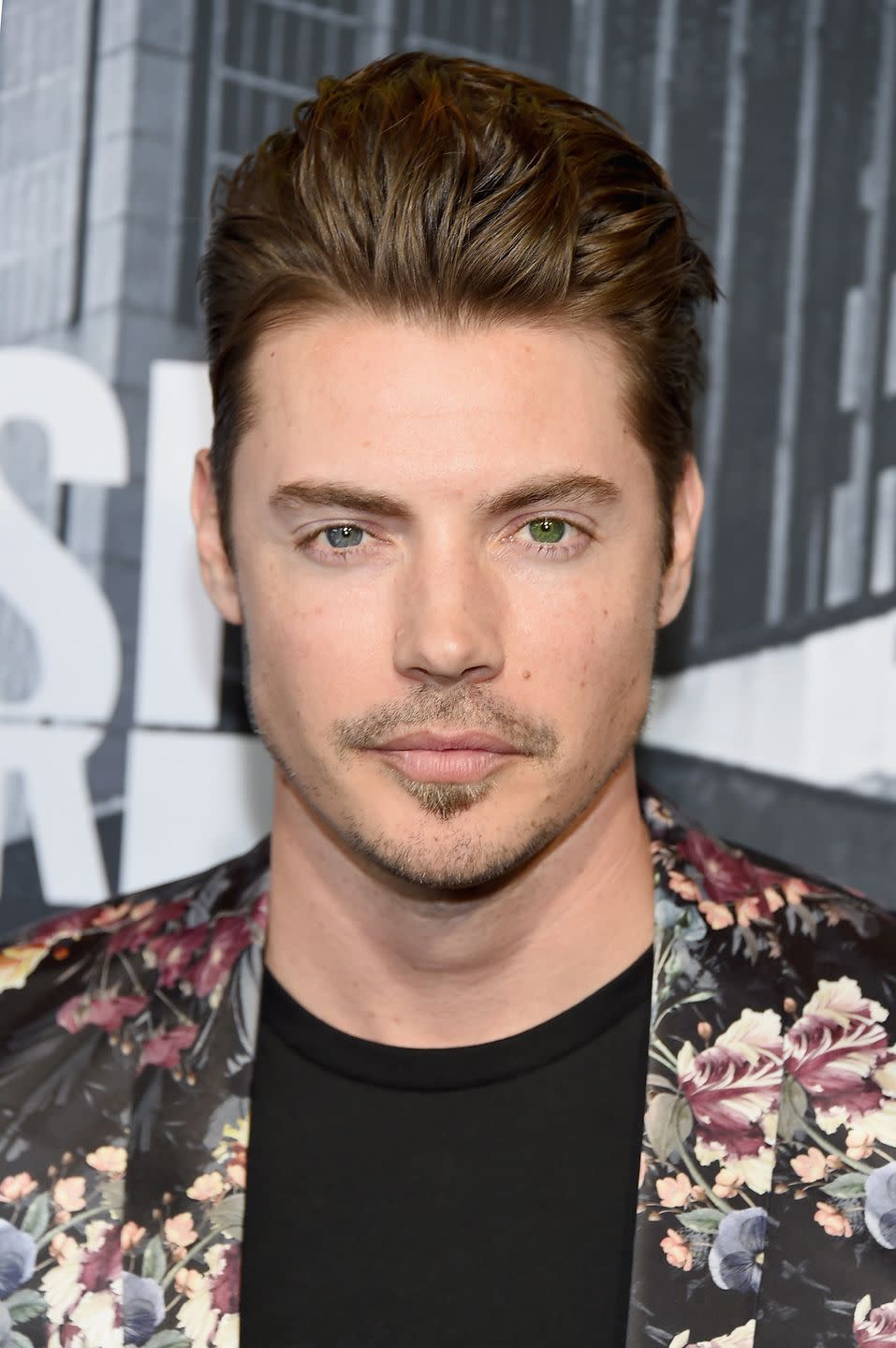 <p>The handsome actor has two contrasting eye colors. But since they're both in the lighter range, you may not notice immediately that one is a medium blue, and the other a rich green.</p>