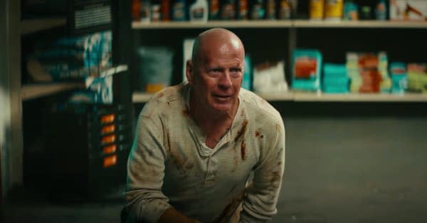 Bruce Willis endosse une nouvelle fois le costume de John McClane dans une publicité parodiant 