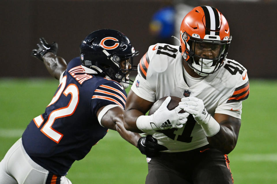 Aug 27, 2022; Cleveland, Ohio, USA; Cleveland Browns running back John Kelly Jr. (41) runs with the ball as Chicago Bears cornerback <a class="link " href="https://sports.yahoo.com/nfl/players/32833" data-i13n="sec:content-canvas;subsec:anchor_text;elm:context_link" data-ylk="slk:Kindle Vildor;sec:content-canvas;subsec:anchor_text;elm:context_link;itc:0">Kindle Vildor</a> (22) defends during the first half at FirstEnergy Stadium. Mandatory Credit: Ken Blaze-USA TODAY Sports