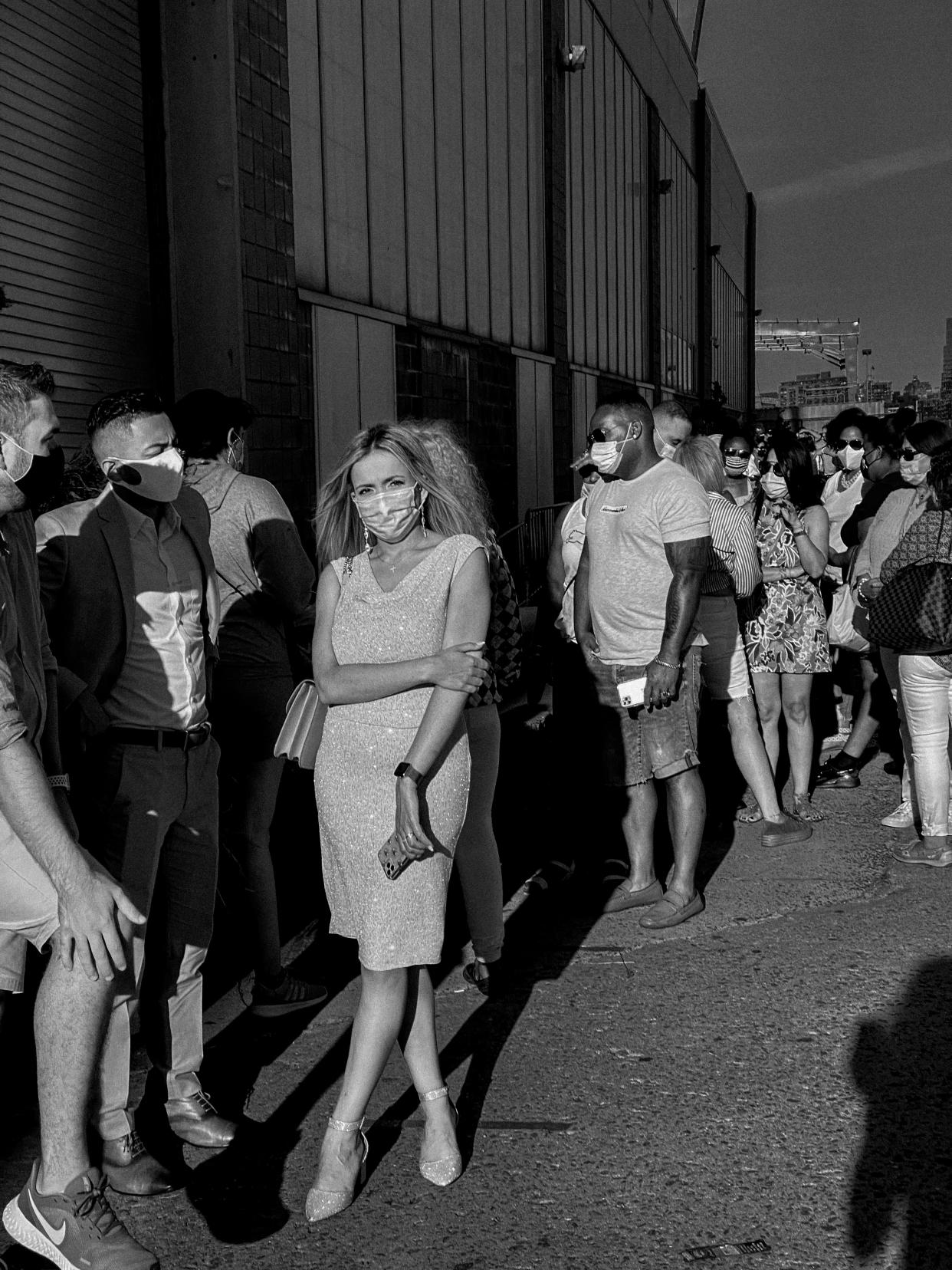 Fila para abordar un crucero en Nueva York el 5 de septiembre de 2020. (Ashley Gilbertson/The New York Times)