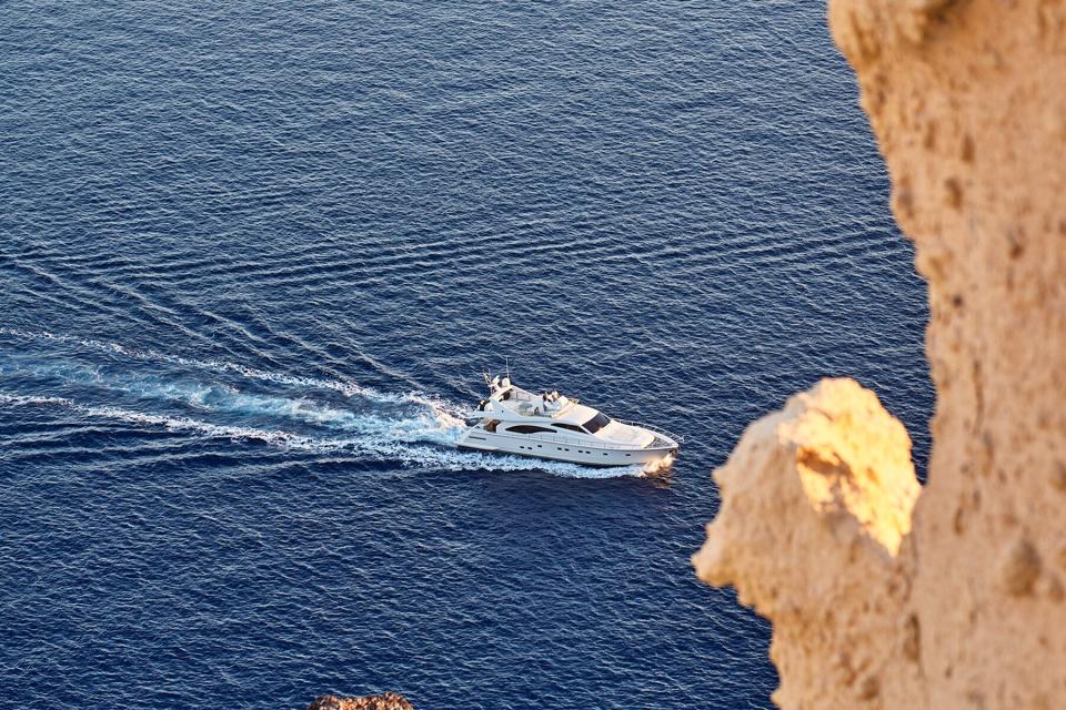 The Ferretti 731 from Canaves Oia in Santorini