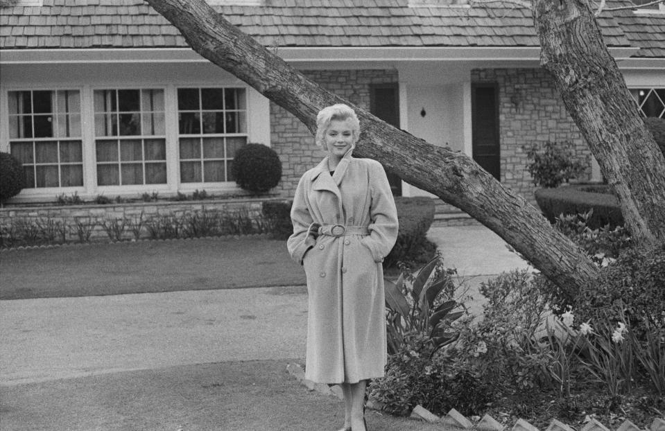 American actress Marilyn Monroe (1926 - 1962) poses outside her home during a photo call, California, USA, 1956. (Photo by Gene Lester/Getty Images)