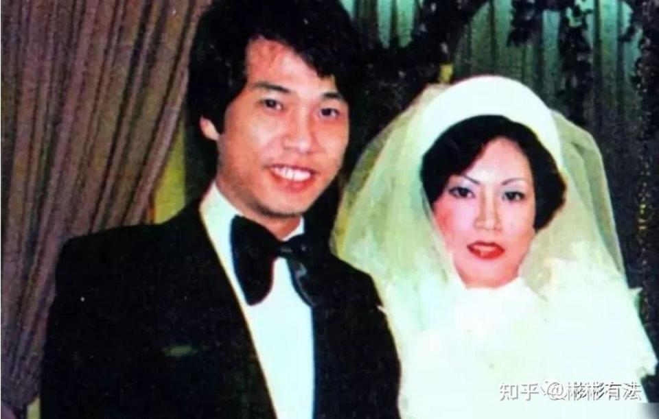 網上流傳的吳孟達與第一任妻子麥莉莉結婚照。（網路圖片）