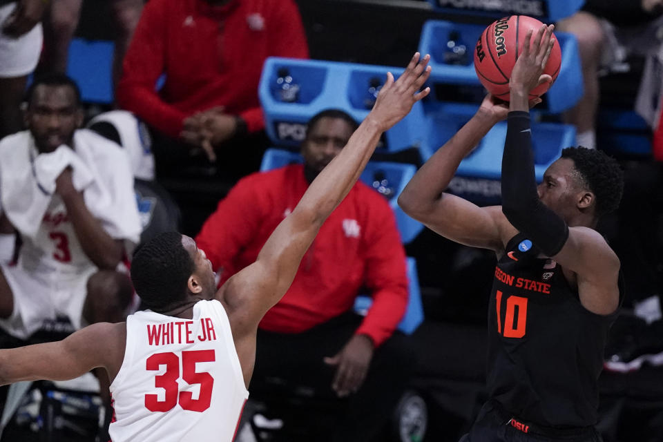 Oregon State forward Warith Alatishe (10) shoots on Houston forward Fabian White Jr. (35) during the first half of an Elite 8 game in the NCAA men's college basketball tournament at Lucas Oil Stadium, Monday, March 29, 2021, in Indianapolis. (AP Photo/Michael Conroy)
