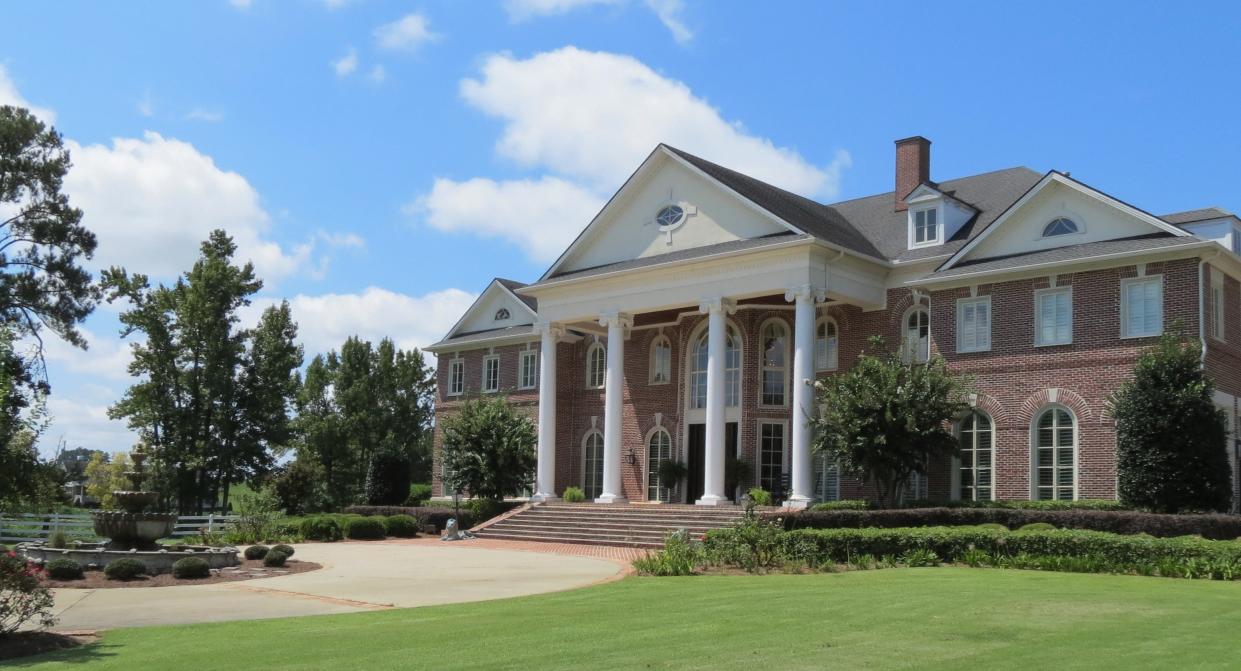 The Thomasville Chapter National Society Daughters of the American Revolution (DAR) will hold its Christmas Tea on Dec. 9 at Spring Creek Farms, located at 751 Hallman Road in Boston, Georgia. The DAR Christmas Tea benefits the Lois Elam Scholarship Fund.