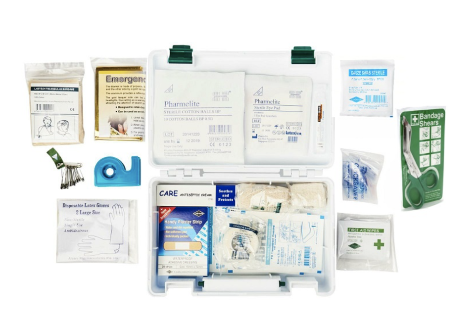 Alcare First Aid Kit For Home Use No.8 Family Plus - By Alcare Pharma (Photo: Shopee)