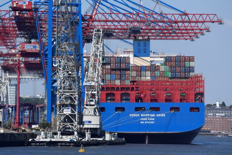 Chinese container ship "Cosco Shipping Aries" is unloaded at a loading terminal in the port of Hamburg