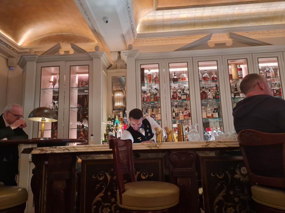 the bar the goring