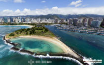 <p>If looking at pictures of the blue waters and sandy beaches of Hawaii isn't enough to give you a mini escape, then these incredible 360 aerial views of Oahu, Kauai, Big Island, Maui, Molokai and Lanai should be. With the <a rel="nofollow noopener" href="http://www.vthawaii.com/" target="_blank" data-ylk="slk:VT Hawaii;elm:context_link;itc:0;sec:content-canvas" class="link ">VT Hawaii</a> tecnology you can explore the exotic landscapes and famous beaches.</p>