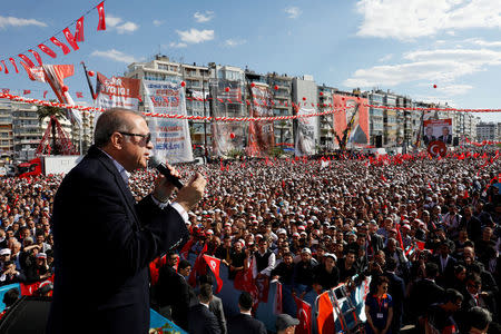 FILE PHOTO: Turkish President Tayyip Erdogan addresses his supporters during a rally for the upcoming referendum, in Izmir, Turkey, April 9, 2017. REUTERS/Umit Bektas/File Photo