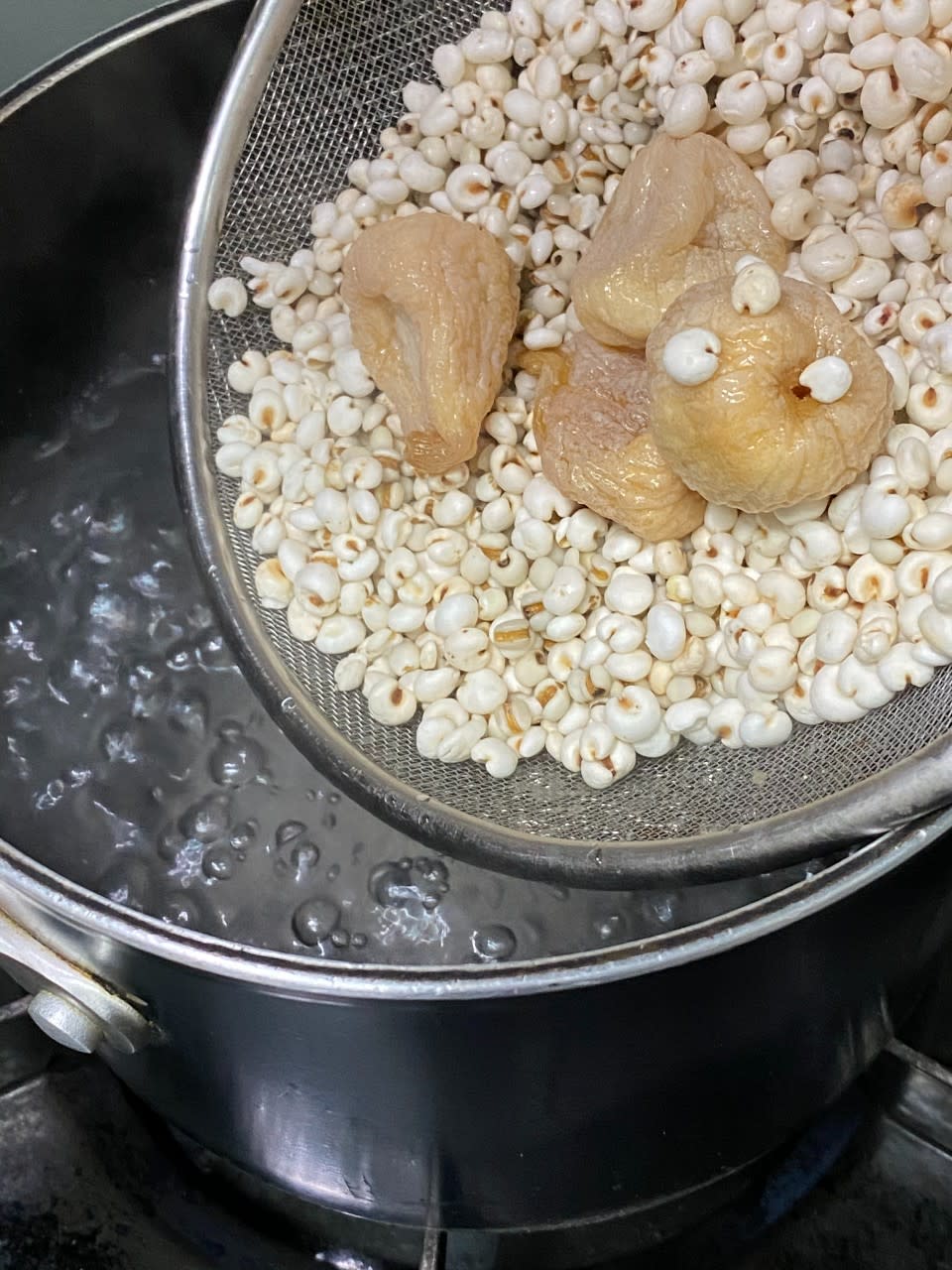 桂花薏米水食譜│桂花薏米加梨及無花果煲水！桂花糖原來要呢個時候加