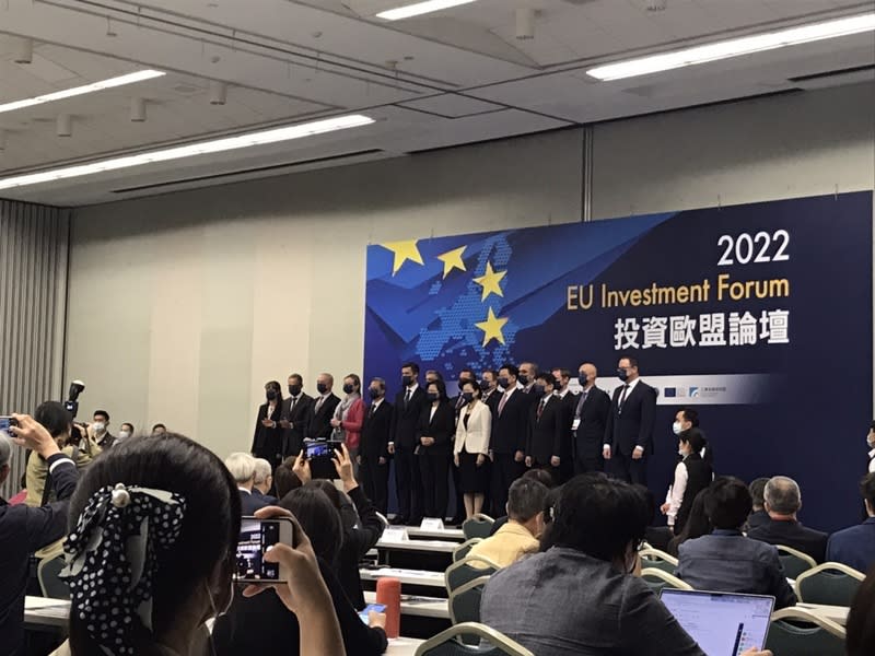 產官學界與歐洲事務處官員25日於「投資歐盟論壇」，探討台灣與歐盟合作的可能性。（Photo by 簡嘉佑／台灣醒報）