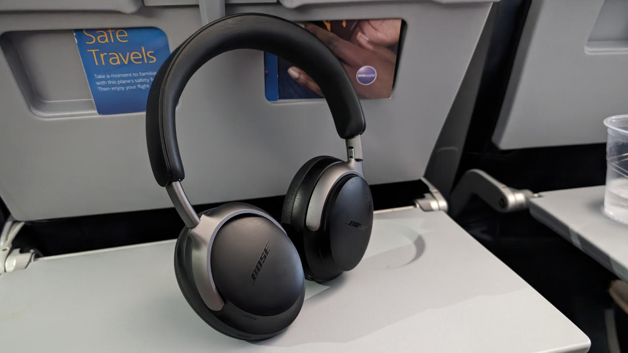  Bose QuietComfort Ultra Headphones on an AA A320N flight. 