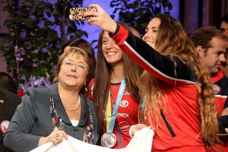 Los políticos aprovechan las medallas para estimular sentimientos como el nacionalismo (EFE/Sebastian Silva)