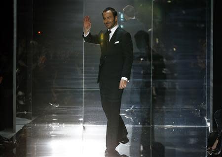 Designer Tom Ford walks onto the catwalk after the presentation of the Tom Ford Spring/Summer 2014 collection during London Fashion Week September 16, 2013. REU TERS/Suzanne Plunkett