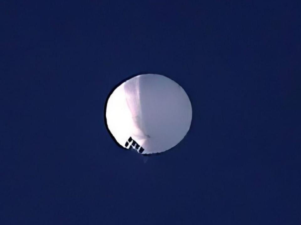 疑似大陸間諜氣球出現在美國上空，五角大樓決定追踪但不將它擊落。
