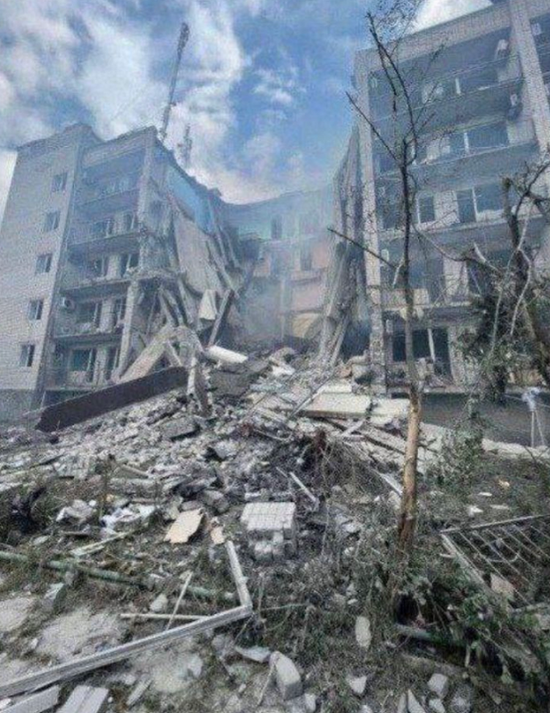 梅利托波爾市近期遭到烏軍襲擊。該市市長指出，在濱海邊疆區，別爾江斯克娛樂中心「Sonyachna」據稱是俄羅軍的指揮基地。   圖：翻攝自Special Kherson Cat推特
