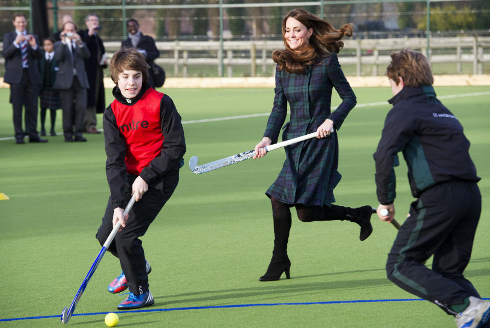 Britain's Catherine, Duchess of Cambridge, plays hockey during a visit to her former preparatory school St. Andrew's, which she attended from 1986 to 1995, near Pangbourne in Berkshire, southern England November 30, 2012.   REUTERS/Arthur Edwards/Pool (BRITAIN - Tags: ENTERTAINMENT EDUCATION ROYALS)