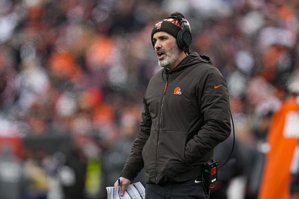 Cleveland Browns head coach Kevin Stefanski on the sideline during the first half of an NFL football game against the Cincinnati Bengals in Cincinnati, Sunday, Jan. 7, 2024. (AP Photo/Sue Ogrocki)