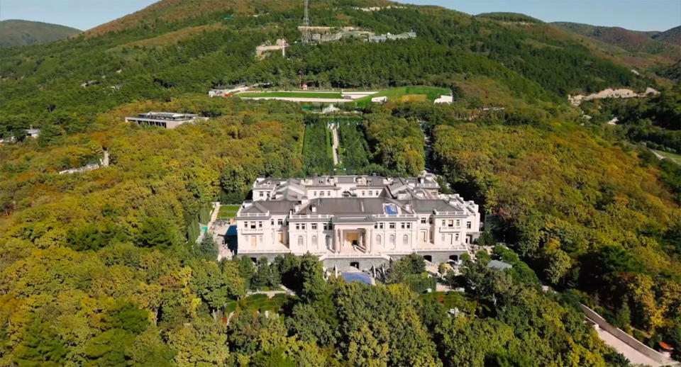 Aerial view of Vladimir Putin&#39;s alleged palace in Gelendzhik, south of Russia 

