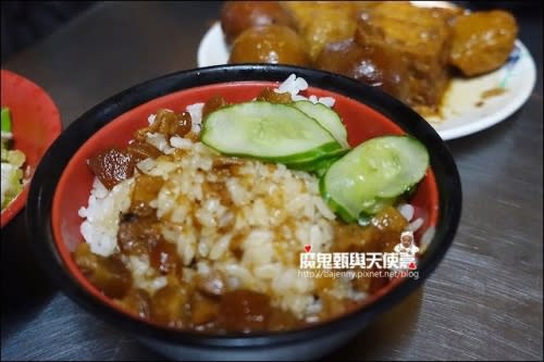 《小姑遊記》台南住宿景點美食~冰鄉八寶豆花/芒果牛奶冰．石精臼牛肉湯．花園夜市小吃．老房子麥克阿舍民宿