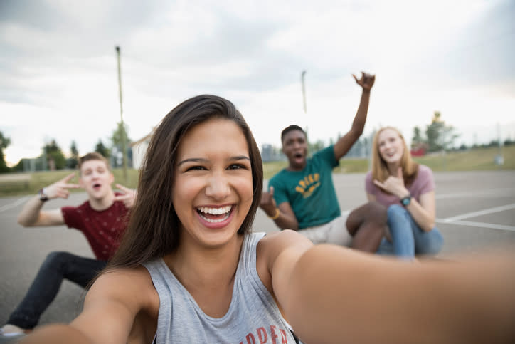 La adicción a tomarse selfies podría tener que ver con la baja autoestima. Foto: Hero Images/Getty Images