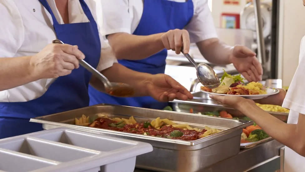 school dinners being served up