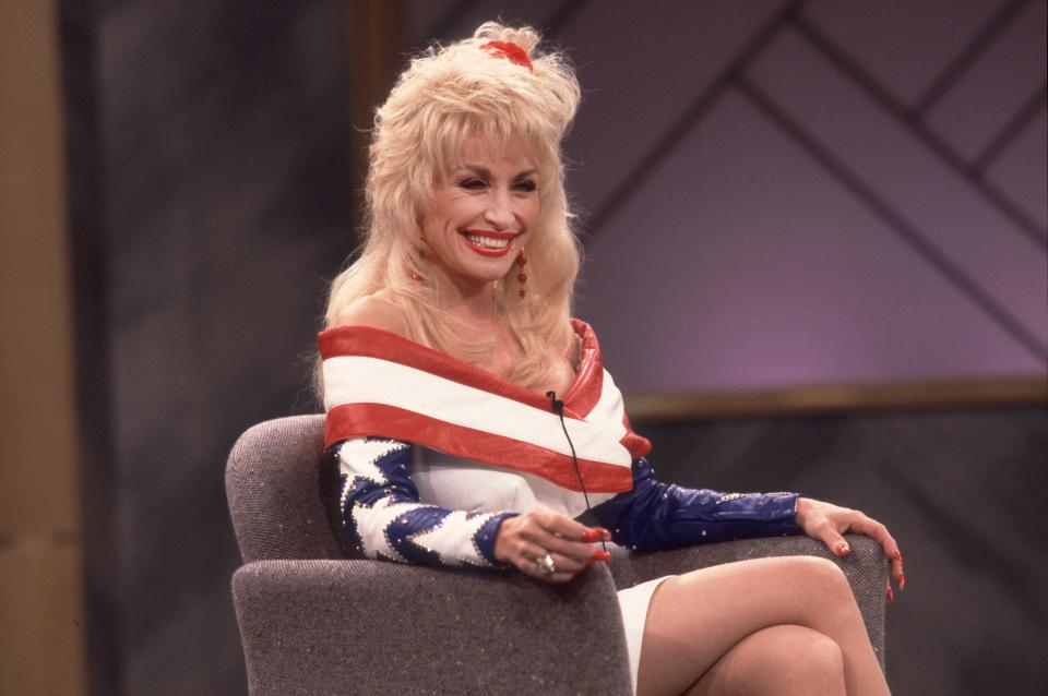 Dolly Parton on the set of the Oprah Winfrey Show in Chicago, Illinois, May 15, 1991. (Photo by Paul Natkin/Getty Images)