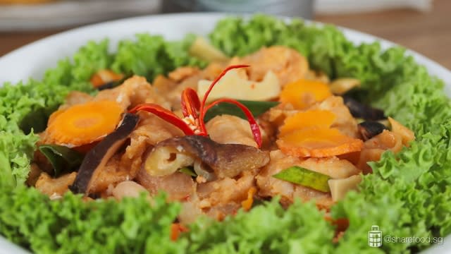 Spicy and Tangy Sea Cucumber with Fish Maw