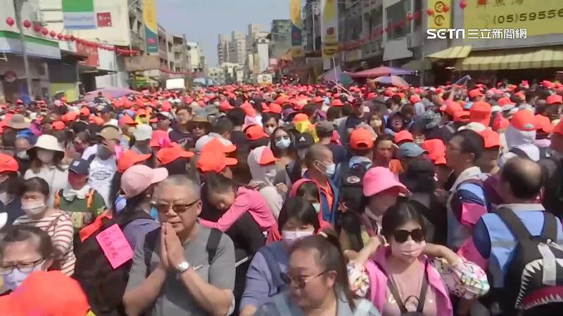 白沙屯媽祖進香是台灣年度宗教盛會，參與的信眾眾多，人潮相當擁擠。