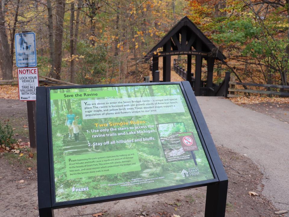 Information at the start of Seven Bridges Trail.