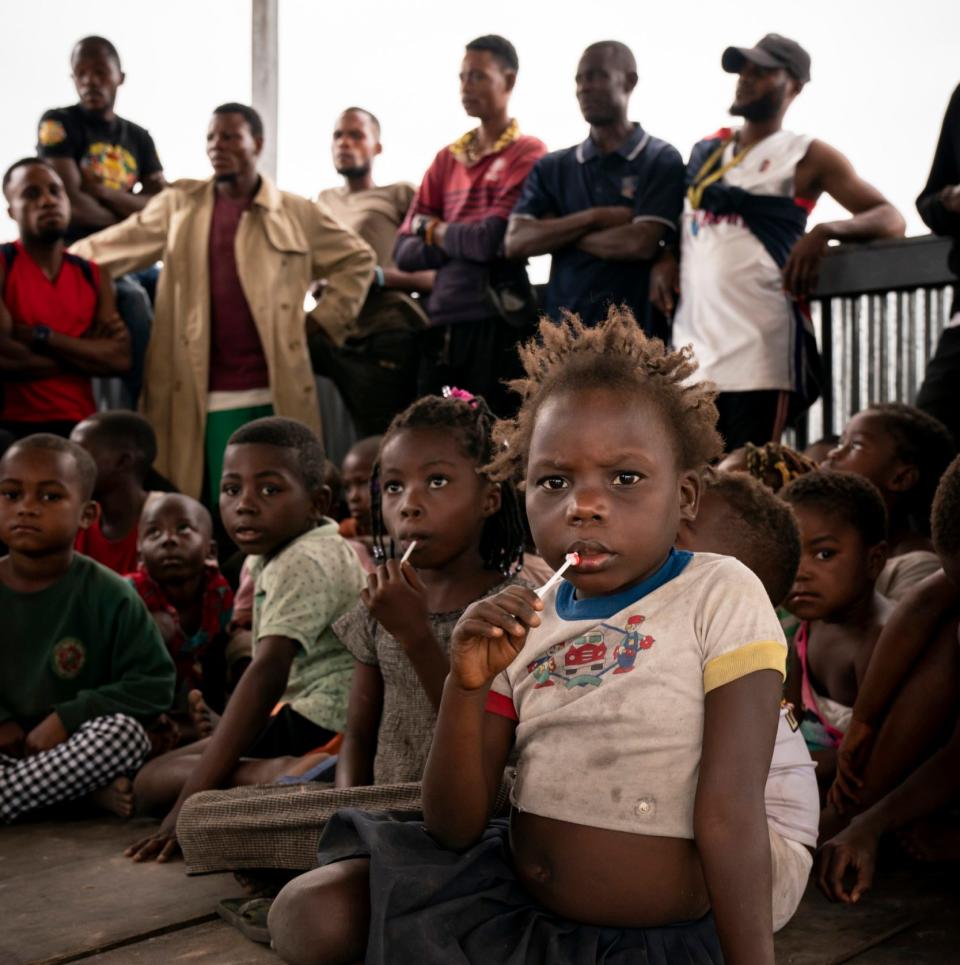 Children wait to be vaccinated on Lukunga island - Diana Zeyneb Alhindawi/United Nations Foundation