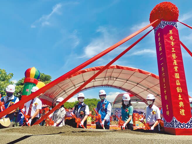 草屯手工藝產業園區動土，未來每年將創造25億元產值。（廖志晃攝）