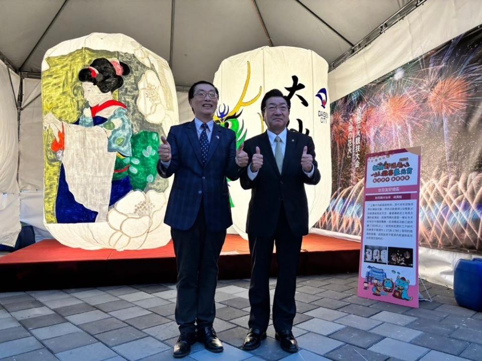 《圖說》大仙市致贈板橋燈會展出之紙風船巨型燈籠。〈板橋區公所提供〉