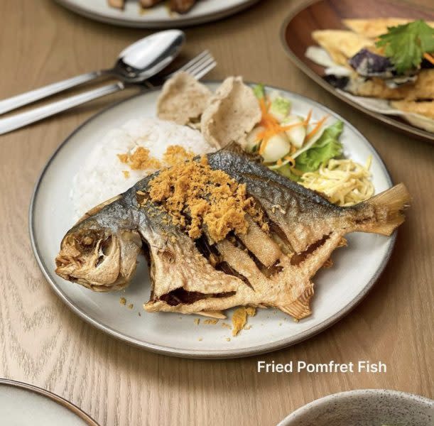 five foot lane - fried pomfret fish