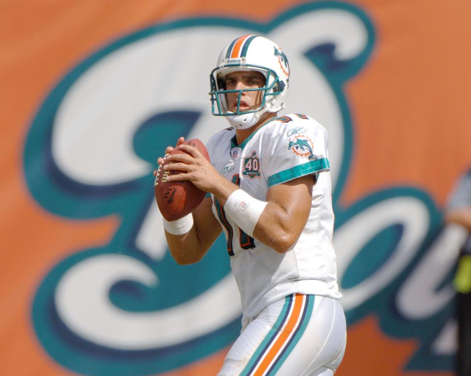 Miami Dolphins quarterback Gus Frerotte sets to pass  against the   Carolina Panthers   September 25, 2005 in Miami.  The Dolphins defeated the Panthers 27  to 24.  (Photo by Al Messerschmidt/Getty Images)