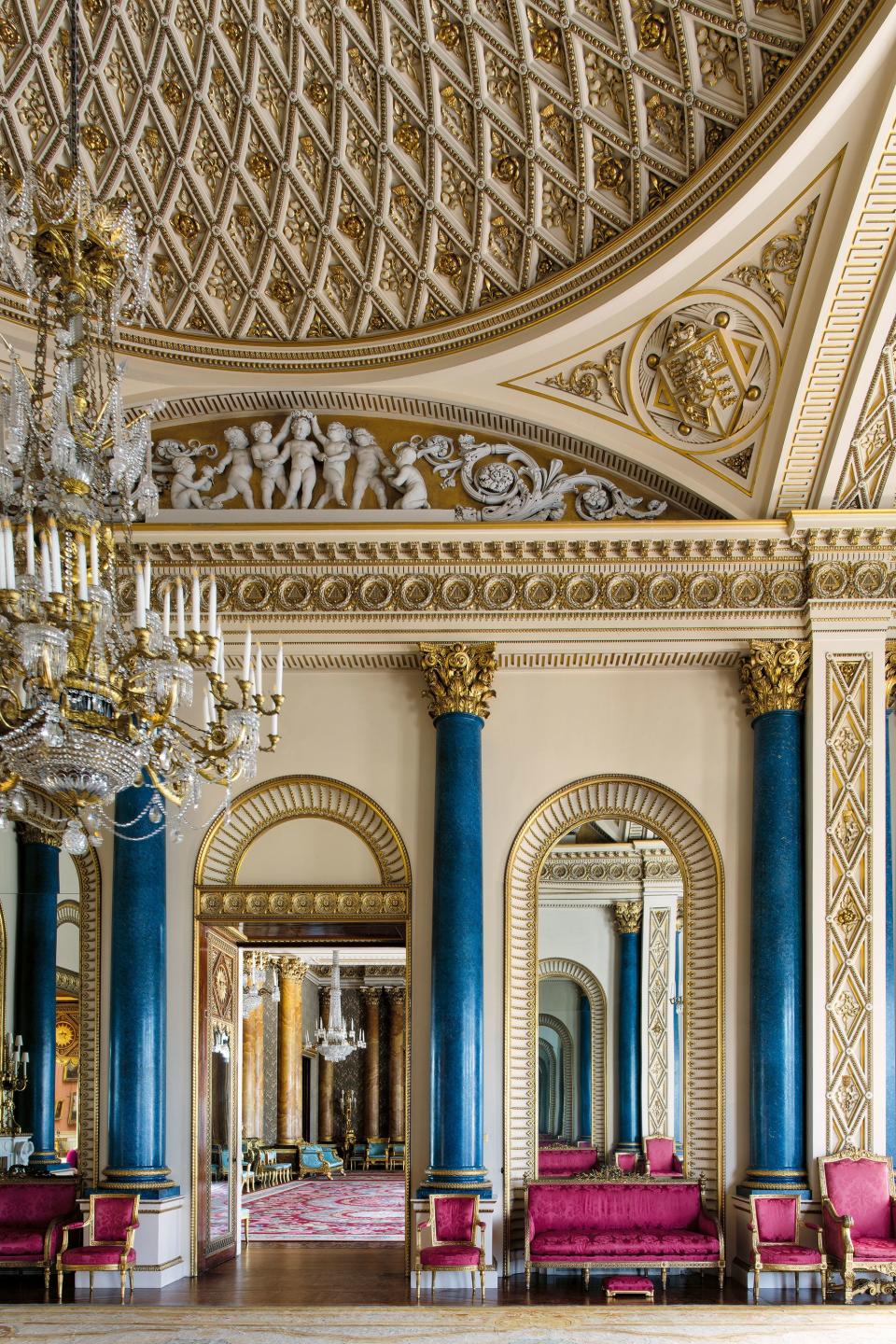 Photographer Ashley Hicks was given the dream assignment: To set himself loose in the storied palace for ten days with a Canon digital SLR with a mission to capture some 21 of its splendid rooms, several of them never open to the public.