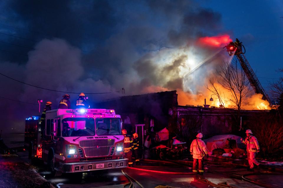 Fire crews respond to a building fire at 35th Street Antiques on the intersection of 35th Street and Rollins Avenue in Des Moines, Monday, Feb. 20, 2023.